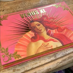 LIKE CRIME Venus XL Eyeshadow Palette